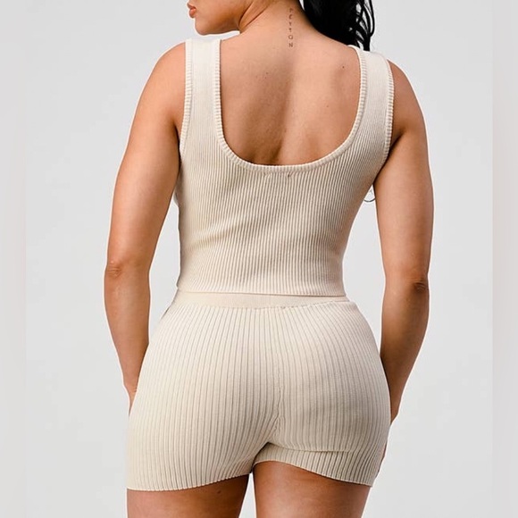 Two piece Set - Picture 2 of 4